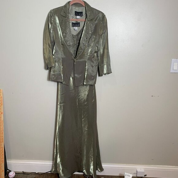 Alex Evenings Dresses & Skirts - Alex Evenings Green Beaded Sequin Size 8 Jacketed Dress 2 Pc Sleeveless V neck